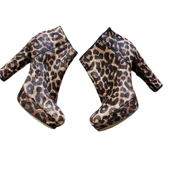 Michael Michael Kors Leopard Ankle Boots - Picture 1 of 6